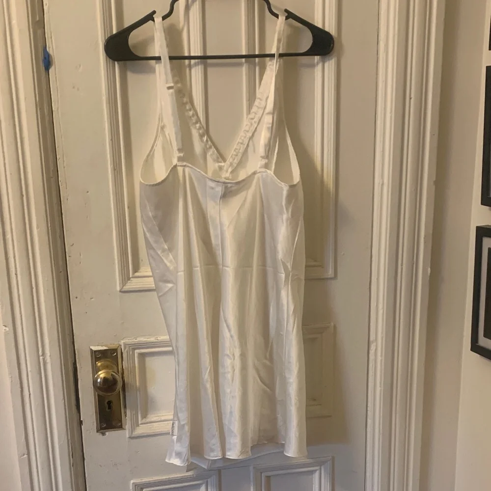 La SENZA White Satin V-Neck Slip - Picture 2 of 3